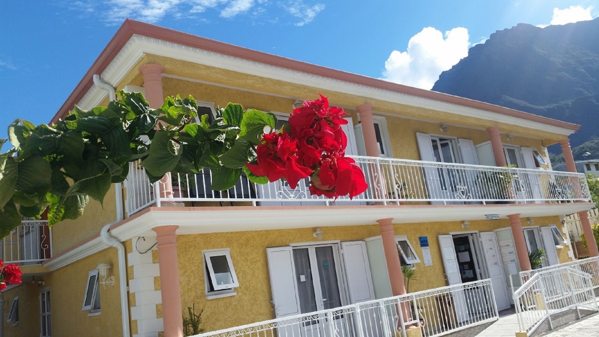 Residence Hoteliere Otroiza Cilaos Extérieur photo